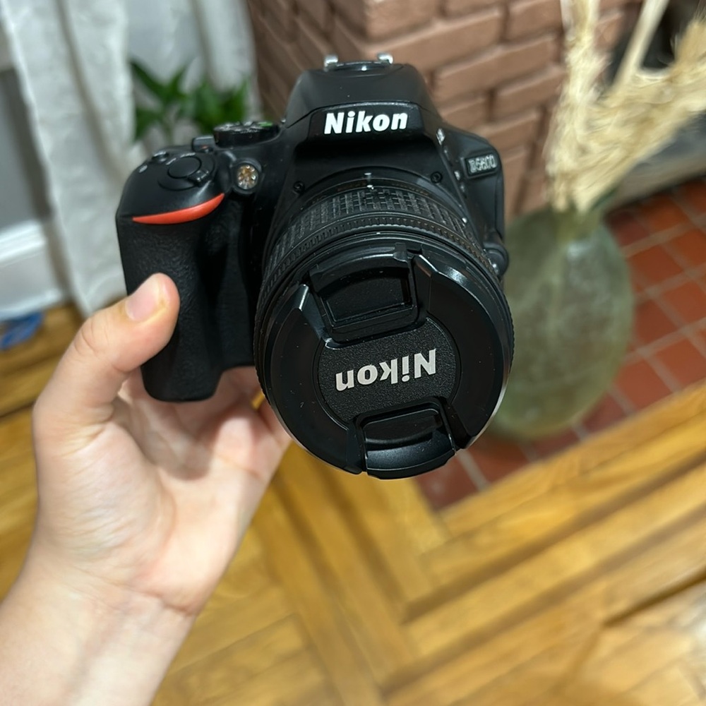 Nikon D5600 photography/video camera